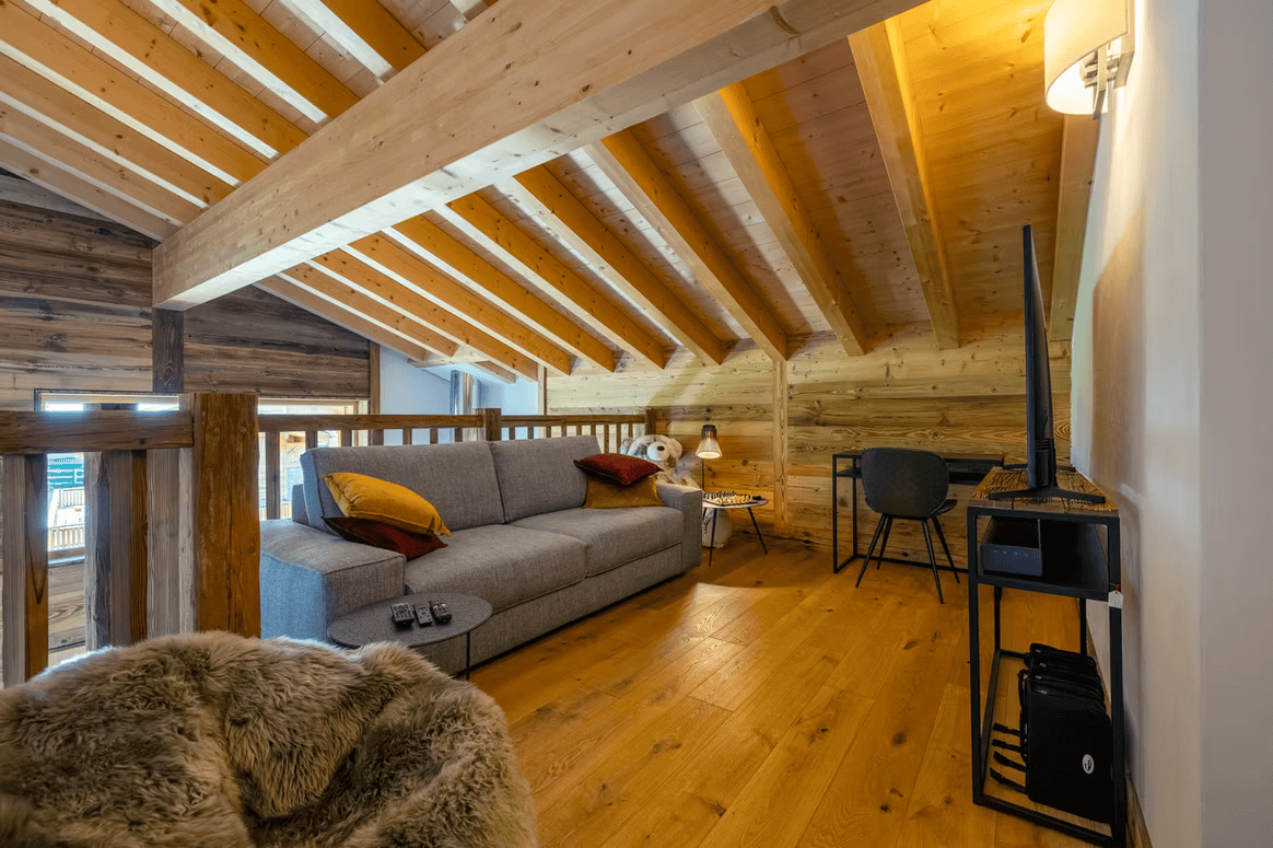 desk and chill out mezzanine